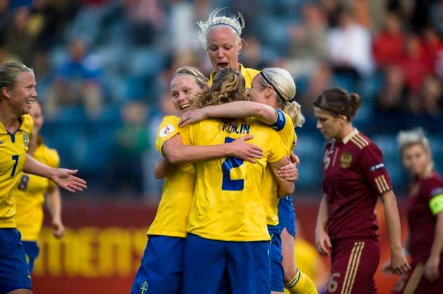 ABO 20090825 Charlotte Rohlin har just gjort 1-0 för för Sverige i öpppningsmatchen mot Ryssland i EM i fotboll för damer pa Veritasstadion i Abo, Finland. Foto Jonas Ekströmer SCANPIX kod 10030 ** Bilden fri för abonnenter med SPORTPAKETET. För övriga BETALBILD ** ABO FINLAND Fotboll x10030x