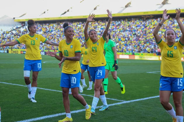 Brasil x Canadá SÃO PAULO, SP - 15.11.2022: BRASIL X CANADÁ - Players from Brazil celebrate the result after the friendly between the women& 39;s teams of Brazil x Canada held at Neo Química Arena in São Paulo this Tuesday afternoon (15). (Photo: Yuri Murakami Fotoarena) x2294134x  YurixMurakami