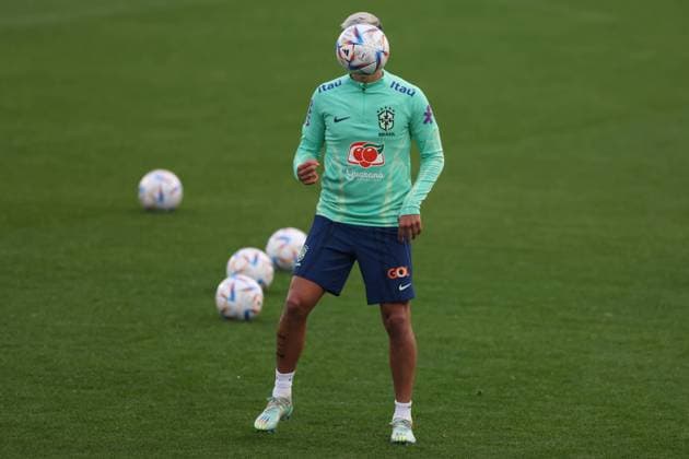 FIFA WM 2022, Nationalteam Brasilien, Training Turin, Italy, 15th November 2022. Bruno Guimaraes of Brazil juggles the ball during the training session at Juventus Training Centre, Turin. Picture date: 15th November 2022. Picture credit should read: Jonathan Moscrop Sportimage EDITORIAL USE ONLY. No use with unauthorised audio, video, data, fixture lists, club league logos or live services. Online in-match use limited to 120 images, no video emulation. No use in betting, games or single club league player publications. SPI-2037-0069