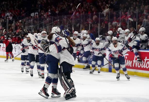 November 15, 2022, Kelowna, BC, Canada: United States goaltender Nicole Hensley (29) celebrates with her teammates after defeating Canada in shootout Rivalry Series hockey action in Kelowna, B.C., Tuesday, Nov. 15, 2022. Canada News - November 15, 2022  - ZUMAc35_ 20221115_zaf_c35_206 Copyright: xJessexJohnstonx