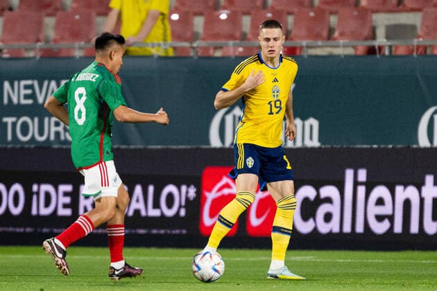 221116 Carlos Rodriguez of Mexico and Mattias Svanberg of Sweden during the International Friendly, Länderspiel, Nationalmannschaft football match between Mexico and Sweden on November 16, 2022 in Girona. Photo: Ludvig Thunman BILDBYRAN kod LT LT0441 fotboll football soccer fotball träningslandskamp international friendly mexico sverige sweden sverige a bbeng Copyright: LUDVIGxTHUNMAN BB221116LT026