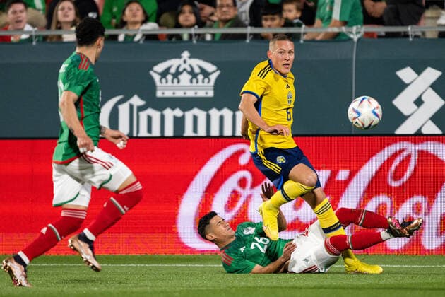 221116 Ludwig Augustinsson of Sweden and Kevin Alvarez of Mexico during the International Friendly, Länderspiel, Nationalmannschaft football match between Mexico and Sweden on November 16, 2022 in Girona. Photo: Ludvig Thunman BILDBYRAN kod LT LT0441 fotboll football soccer fotball träningslandskamp international friendly mexico sverige sweden sverige a bbeng Copyright: LUDVIGxTHUNMAN BB221116LT039