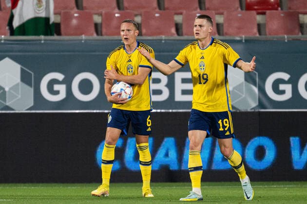 221116 Ludwig Augustinsson and Mattias Svanberg of Sweden react during the International Friendly, Länderspiel, Nationalmannschaft football match between Mexico and Sweden on November 16, 2022 in Girona. Photo: Ludvig Thunman BILDBYRAN kod LT LT0441 fotboll football soccer fotball träningslandskamp international friendly mexico sverige sweden sverige a bbeng depp Copyright: LUDVIGxTHUNMAN BB221116LT046