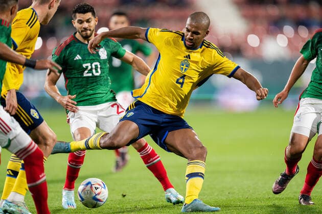 221116 Isak Hien of Sweden during the International Friendly, Länderspiel, Nationalmannschaft football match between Mexico and Sweden on November 16, 2022 in Girona. Photo: Ludvig Thunman BILDBYRAN kod LT LT0441 fotboll football soccer fotball träningslandskamp international friendly mexico sverige sweden sverige a bbeng Copyright: LUDVIGxTHUNMAN BB221116LT056