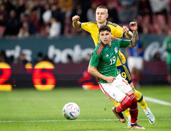 221116 Mattias Svanberg of Sweden and Jorge Sanchez of Mexico during the International Friendly, Länderspiel, Nationalmannschaft football match between Mexico and Sweden on November 16, 2022 in Girona. Photo: Ludvig Thunman BILDBYRAN kod LT LT0441 fotboll football soccer fotball träningslandskamp international friendly mexico sverige sweden sverige a bbeng Copyright: LUDVIGxTHUNMAN BB221116LT079