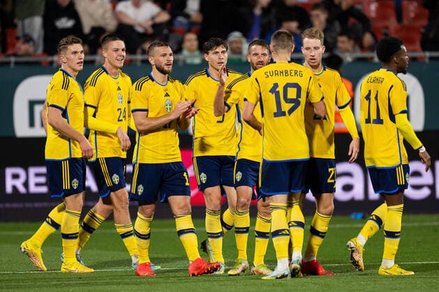 221116 Viktor Gyökeres , Emil Holm , Jesper Karlström , Victor Nilsson Lindelöf , Marcus RohdÃ n, Mattias Svanberg , Samuel Gustafson and Anthony Elanga of Sweden celebrate the 0-1 goal during the International Friendly, Länderspiel, Nationalmannschaft football match between Mexico and Sweden on November 16, 2022 in Girona. Photo: Ludvig Thunman BILDBYRAN kod LT LT0441 fotboll football soccer fotball träningslandskamp international friendly mexico sverige sweden sverige a bbeng jubel Copyright: LUDVIGxTHUNMAN BB221116LT085