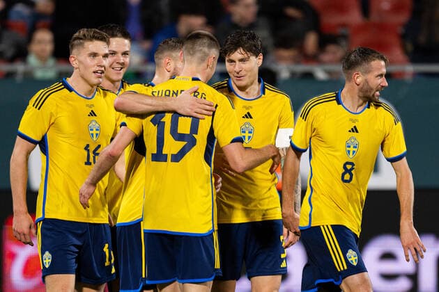 221116 Viktor Gyökeres , Emil Holm , Jesper Karlström , Victor Nilsson Lindelöf, Mattias Svanberg and Marcus RohdÃ n of Sweden celebrate the 0-1 goal during the International Friendly, Länderspiel, Nationalmannschaft football match between Mexico and Sweden on November 16, 2022 in Girona. Photo: Ludvig Thunman BILDBYRAN kod LT LT0441 fotboll football soccer fotball träningslandskamp international friendly mexico sverige sweden sverige a bbeng jubel Copyright: LUDVIGxTHUNMAN BB221116LT086
