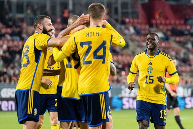 221116 Mikael Ishak, Mattias Svanberg , Emil Holm and Ken Sema of Sweden celebrate the 1-2 goal during the International Friendly, Länderspiel, Nationalmannschaft football match between Mexico and Sweden on November 16, 2022 in Girona. Photo: Ludvig Thunman BILDBYRAN kod LT LT0441 fotboll football soccer fotball träningslandskamp international friendly mexico sverige sweden sverige a bbeng jubel Copyright: LUDVIGxTHUNMAN BB221116LT112