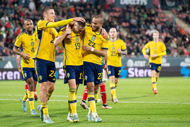 Sport Bilder des Tages 221116 Emil Holm , Mattias Svanberg and Robin Quaison of Sweden celebrates the 1-2 goal during the International Friendly, Länderspiel, Nationalmannschaft football match between Mexico and Sweden on November 16, 2022 in Girona. Photo: Ludvig Thunman BILDBYRAN kod LT LT0441 fotboll football soccer fotball träningslandskamp international friendly mexico sverige sweden sverige a bbeng jubel Copyright: LUDVIGxTHUNMAN BB221116LT114