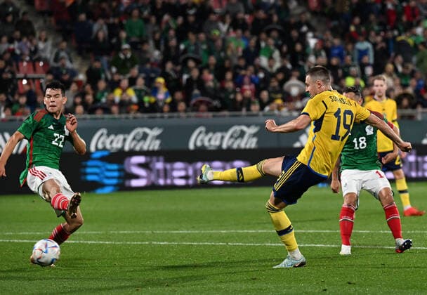 GIRONA 20221116 Sveriges Mattias Svanberg gör segermalet 2-1 under landskampen mellan Sverige och Mexiko pa Estadi Montilivi i Girona. GIRONA SPANIEN FOTBOLL x9200x Copyright: xBjörnxLarssonxRosvall TTx LANDSKAMP SVERIGE-MEXIKO