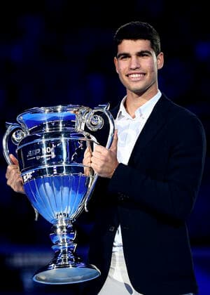 Nitto ATP, Tennis Herren Finals - Day Four Carlos Alcaraz of Spain poses with the year-end ATP No. 1 trophy presented to him during day four of the Nitto ATP Finals in which Alcaraz does not participate due to an injury. Carlos Alcaraz becomes the youngest ATP player ever to end the year ranked number one. Turin Italy Copyright: xNicolòxCampox