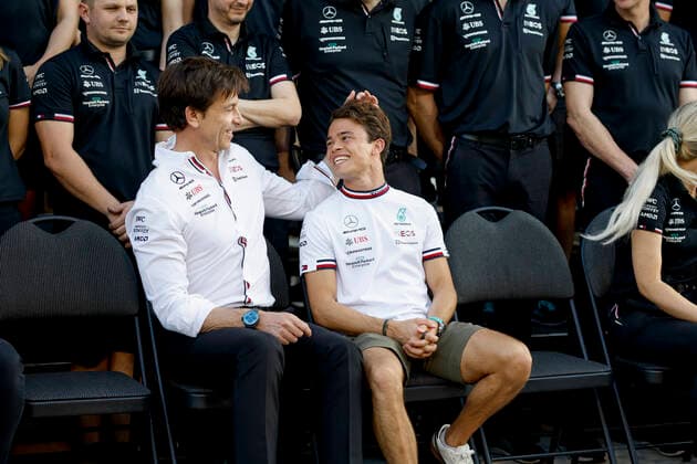 Toto Wolff (AUT, Mercedes-AMG Petronas F1 Team), Nyck de Vries (NLD, Mercedes-AMG Petronas F1 Team), F1 Grand Prix of Abu Dhabi at Yas Marina Circuit on November 17, 2022 in Abu Dhabi, United Arab Emirates. (Photo by HOCH ZWEI) Abu Dhabi United Arab Emirates