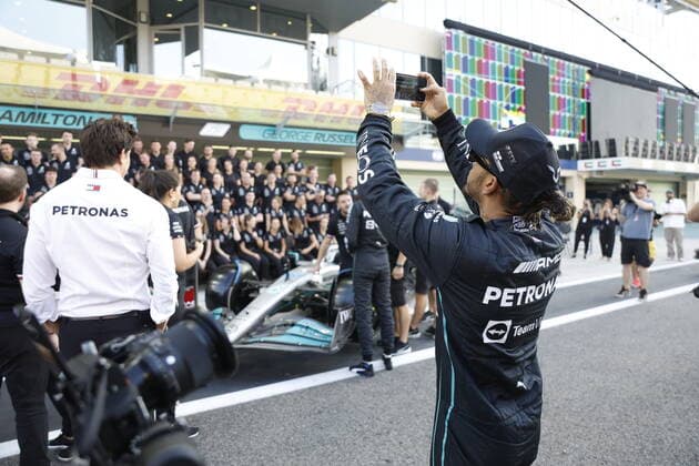 44 Lewis Hamilton (GBR, Mercedes-AMG Petronas F1 Team), F1 Grand Prix of Abu Dhabi at Yas Marina Circuit on November 17, 2022 in Abu Dhabi, United Arab Emirates. (Photo by HOCH ZWEI) Abu Dhabi United Arab Emirates