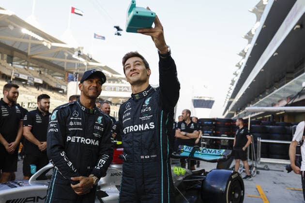 HAMILTON Lewis (gbr), Mercedes AMG F1 Team W13, RUSSELL George (gbr), Mercedes AMG F1 Team W13, portrait during the Formula 1 Etihad Airways Abu Dhabi Grand Prix 2022, 22nd round of the 2022 FIA Formula One World Championship, WM, Weltmeisterschaft from November 18 to 20, 2022 on the Yas Marina Circuit, in Yas Island, Abu Dhabi - F1 - ABU DHABI GRAND PRIX 2022 DPPI Panoramic F12022GP22ARE_JK200076