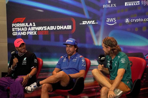 FORMULA 1 ETIHAD AIRWAYS ABU DHABI GRAND PRIX 2022 17.11.2022, Yas Marina Circuit, Abu Dhabi, FORMULA 1 ETIHAD AIRWAYS ABU DHABI GRAND PRIX 2022 , im Bild Lewis Hamilton (GBR), Mercedes-AMG Petronas Formula One Team, Fernando Alonso (ESP), Alpine F1 Team, Sebastian Vettel (DEU), Aston Martin Aramco Cognizant Formula One Team.