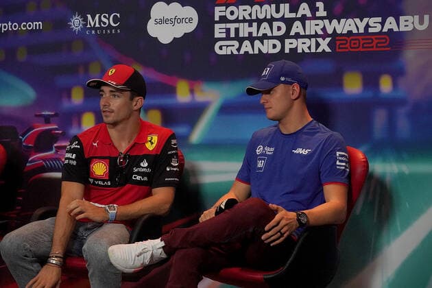 FORMULA 1 ETIHAD AIRWAYS ABU DHABI GRAND PRIX 2022 17.11.2022, Yas Marina Circuit, Abu Dhabi, FORMULA 1 ETIHAD AIRWAYS ABU DHABI GRAND PRIX 2022 , im Bild Charles Leclerc (MCO), Scuderia Ferrari, Mick Schumacher (DEU), Haas F1 Team.