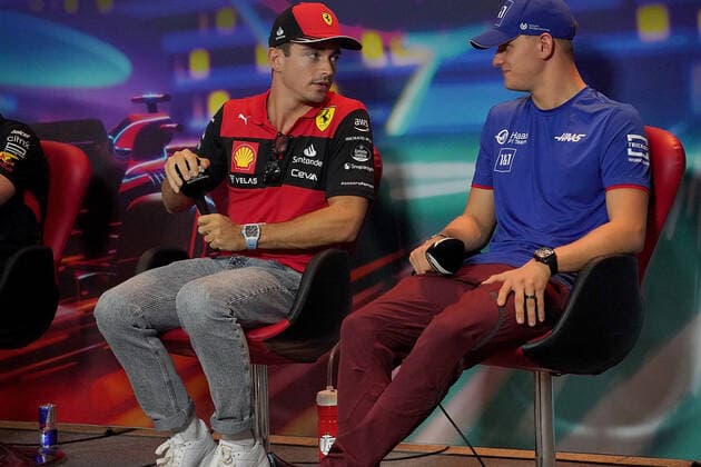FORMULA 1 ETIHAD AIRWAYS ABU DHABI GRAND PRIX 2022 17.11.2022, Yas Marina Circuit, Abu Dhabi, FORMULA 1 ETIHAD AIRWAYS ABU DHABI GRAND PRIX 2022 , im Bild Charles Leclerc (MCO), Scuderia Ferrari, Mick Schumacher (DEU), Haas F1 Team.