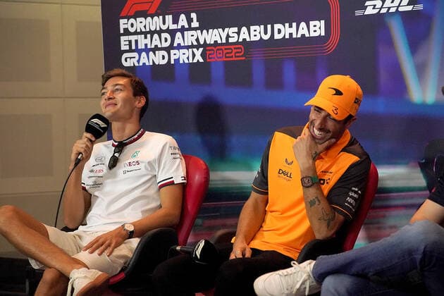 FORMULA 1 ETIHAD AIRWAYS ABU DHABI GRAND PRIX 2022 17.11.2022, Yas Marina Circuit, Abu Dhabi, FORMULA 1 ETIHAD AIRWAYS ABU DHABI GRAND PRIX 2022 , im Bild George Russell (GBR), Mercedes-AMG Petronas Formula One Team, Daniel Ricciardo (AUS), McLaren F1 Team.