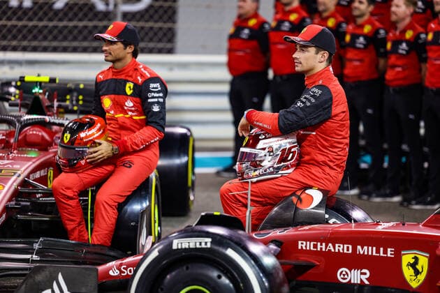 SAINZ Carlos (spa), Scuderia Ferrari F1-75, LECLERC Charles (mco), Scuderia Ferrari F1-75, portrait during the Formula 1 Etihad Airways Abu Dhabi Grand Prix 2022, 22nd round of the 2022 FIA Formula One World Championship, WM, Weltmeisterschaft from November 18 to 20, 2022 on the Yas Marina Circuit, in Yas Island, Abu Dhabi - F1 - ABU DHABI GRAND PRIX 2022 DPPI Panoramic 20221117_GOOD6992