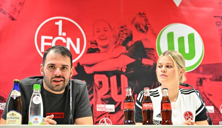 17.11.2022 - 1. FC Nürnberg Nuernberg FCN Club Frauen Damen - Medientermin - Pressekonferenz im Vorfeld des Frauen-DFB-Pokalspiels geben den VfL Wolfsburg - - Osman Cankaya ( Trainer 1. FC Nürnberg FCN ) Lea Paulick (1, 1. FC Nürnberg FCN )
