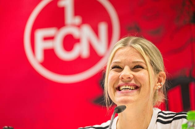 Sport Bilder des Tages 17.11.2022 - 1. FC Nürnberg Nuernberg FCN Club Frauen Damen - Medientermin - Pressekonferenz im Vorfeld des Frauen-DFB-Pokalspiels geben den VfL Wolfsburg - - Lea Paulick (1, 1. FC Nürnberg FCN )