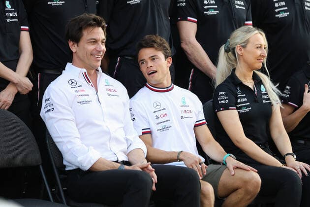 WOLFF Toto (aut), Team Principal & CEO of Mercedes AMG F1 Team, DE VRIES Nyck (ned), Reserve Driver of Mercedes AMG F1 Team, portrait during the Formula 1 Etihad Airways Abu Dhabi Grand Prix 2022, 22nd round of the 2022 FIA Formula One World Championship, WM, Weltmeisterschaft from November 18 to 20, 2022 on the Yas Marina Circuit, in Yas Island, Abu Dhabi - F1 - ABU DHABI GRAND PRIX 2022 DPPI Panoramic 00122049_AV6_5227