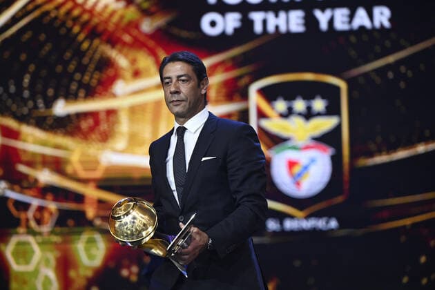 Foto Fabio Ferrari LaPresse - 17 Novembre 2022 - Dubai, Emirati Arabi Uniti - - Calcio -17ma edizione di Dubai International Sports Conference - Globe Soccer Awards 2022. Nella foto: Rui Costa - Best man s club of the year November 17, 2022 Dubai, United Arab Emirates - sport - Soccer - 17th edition of the Dubai International Sports Conference - Globe Soccer Awards 2022. In the pic: Rui Costa - Best man s club of the year  Copyright: xFabioxFerrari LaPressex