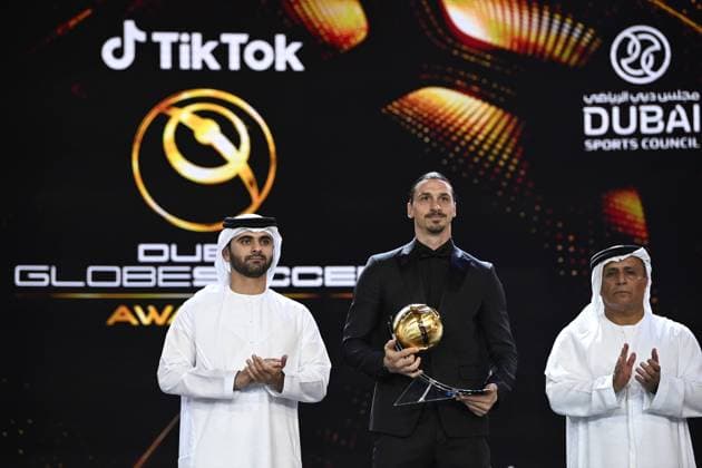 Foto Fabio Ferrari LaPresse - 17 Novembre 2022 - Dubai, Emirati Arabi Uniti - - Calcio -17ma edizione di Dubai International Sports Conference - Globe Soccer Awards 2022. Nella foto: Zlatan Ibrahimovic - Player Career Award November 17, 2022 Dubai, United Arab Emirates - sport - Soccer - 17th edition of the Dubai International Sports Conference - Globe Soccer Awards 2022. In the pic: Zlatan Ibrahimovic - Player Career Award  Copyright: xFabioxFerrari LaPressex