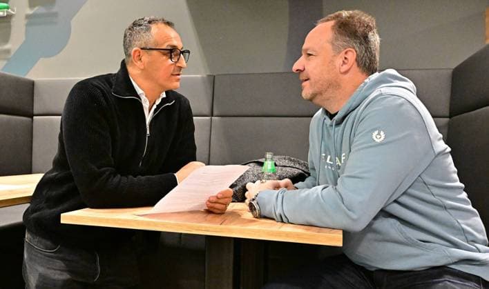 17.11.2022 - SpVgg Greuther Fürth Fuerth e.V. - Mitgliederversammlung Jahreshauptversammlung - - Rachid Azzouzi (Sportdirektor Geschäftsführer SpVgg Greuther Fürth ) im Gespräch mit Alexander Zorniger ( Trainer SpVgg Greuther Fürth ) *** 17 11 2022 SpVgg Greuther Fürth Fuerth e V General Meeting Annual General Meeting Rachid Azzouzi Sports Director Managing Director Sports SpVgg Greuther Fürth in conversation with Alexander Zorniger Coach SpVgg Greuther Fürth