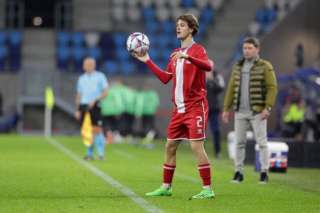 Fabio Lohei (Luxemburg 2) Freisteller, Einzelbild, Aktion, Ganzkörper Einwurf Fussball, Saison 2022-2023, Freundschaftsspiel, Länderspiel 17.11.2022 Nationalmannschaft Luxemburg - Ungarn (LUX vs HUN) Stade de Luxembourg, Luxemburg