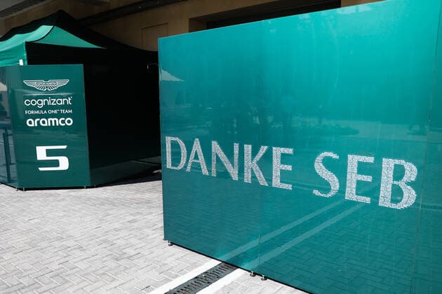 F1 Abu Dhabi Grand Prix Practice Danke Seb sign for Sebastian Vettel is seen in the paddock near the Aston Martin Aramco garage before the practice ahead the Formula 1 Abu Dhabi Grand Prix at Yas Marina Circuit in Abu Dhabi, United Arab Emirates on November 18, 2022. Abu Dhabi United Arab Emirates  Copyright: xJakubxPorzyckix originalFilename:porzycki-f1abudha221118_npo9r.jpg