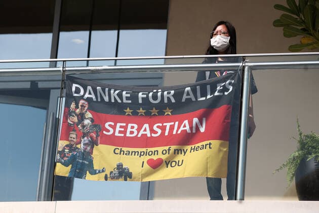 F1 Abu Dhabi Grand Prix Pracrtice 1 Sebastian Vettel fan before the first practice ahead of the Formula 1 Abu Dhabi Grand Prix at Yas Marina Circuit in Abu Dhabi, United Arab Emirates on November 18, 2022. Abu Dhabi United Arab Emirates  Copyright: xJakubxPorzyckix originalFilename:porzycki-f1abudha221118_npN0p.jpg