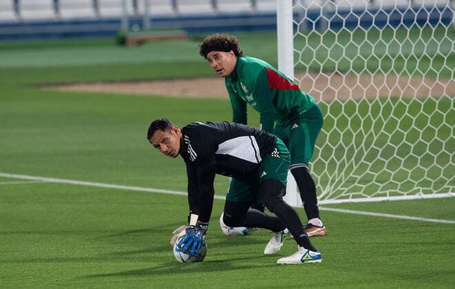 RECORD DATE NOT STATED FIFA World Cup, WM, Weltmeisterschaft, Fussball Qatar 2022 Mexico national team, Nationalteam Training Rodolfo Cota and Guillermo Ochoa during the training of the Mexican National Team (Mexico) prior to their debut against the Poland National Team in Group C of the FIFA World Cup Qatar 2022 at Al Khor facilities, on November 18, 2022. <br><br> Rodolfo Cota y Guillermo Ochoa durante el entrenamiento de la Seleccion Nacional Mexicana (Mexico) previo a su debut contra la Seleccion de Polonia en el Grupo C de la Copa Mundial de la FIFA Catar 2022 el Instalaciones de Al Khor, el 18 de noviembre de 2022. JOR DOHA QATAR  Copyright: xDavidxLeahx 20221118093325_FWC_Q22_GC_MEX_TRAI_COTA35