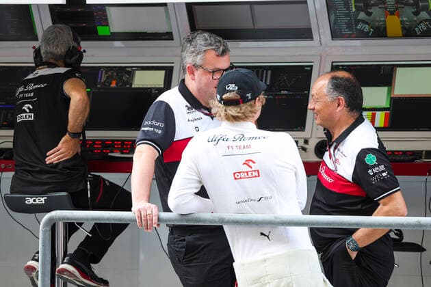 BOTTAS Valtteri (fin), Alfa Romeo F1 Team ORLEN C42, VASSEUR Frederic (fra), Team Principal of Alfa Romeo F1 Team ORLEN, portrait during the Formula 1 Etihad Airways Abu Dhabi Grand Prix 2022, 22nd round of the 2022 FIA Formula One World Championship, WM, Weltmeisterschaft from November 18 to 20, 2022 on the Yas Marina Circuit, in Yas Island, Abu Dhabi - F1 - ABU DHABI GRAND PRIX 2022 DPPI Panoramic 00122049_GOOD9483.JPG