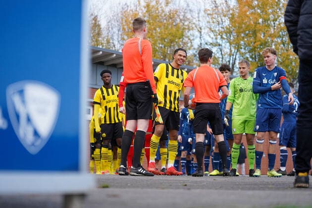 Samstag, 19.11.2022 Saison 2022 2023 10. Spieltag A-Junioren-Bundesliga, U19-Bundesliga im Nachwuchszentrum, Bochum, Germany. VfL Bochum U19 - BV Borussia Dortmund U19. Aufstellung vor dem Spiel.