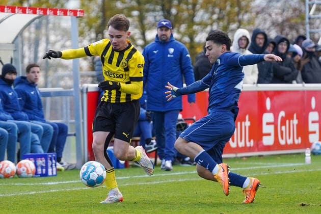 Samstag, 19.11.2022 Saison 2022 2023 10. Spieltag A-Junioren-Bundesliga, U19-Bundesliga im Nachwuchszentrum, Bochum, Germany. VfL Bochum U19 - BV Borussia Dortmund U19. Vasco Walz (Borussia Dortmund U19 8)