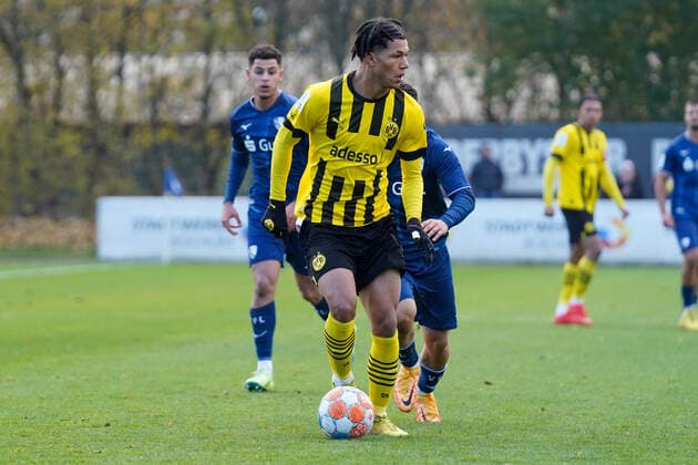 Samstag, 19.11.2022 Saison 2022 2023 10. Spieltag A-Junioren-Bundesliga, U19-Bundesliga im Nachwuchszentrum, Bochum, Germany. VfL Bochum U19 - BV Borussia Dortmund U19. Paris Josua Brunner (Borussia Dortmund U19 19)