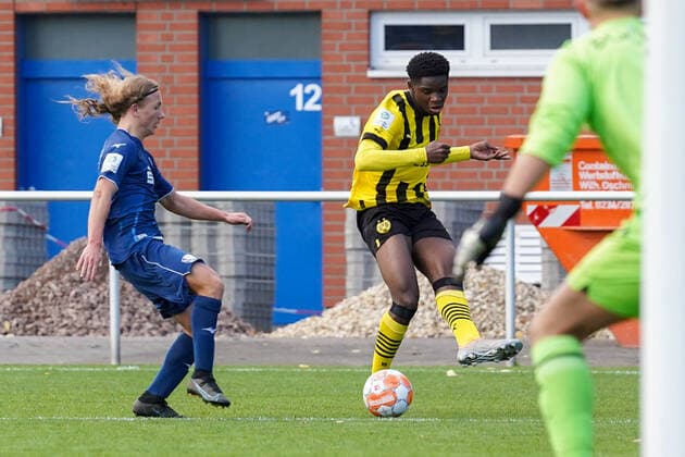 Samstag, 19.11.2022 Saison 2022 2023 10. Spieltag A-Junioren-Bundesliga, U19-Bundesliga im Nachwuchszentrum, Bochum, Germany. VfL Bochum U19 - BV Borussia Dortmund U19. Hendry Aron Blank (Borussia Dortmund U19 21)