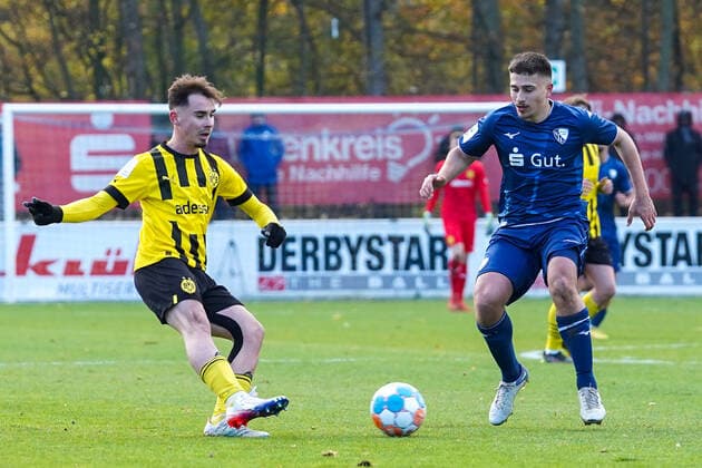 Samstag, 19.11.2022 Saison 2022 2023 10. Spieltag A-Junioren-Bundesliga, U19-Bundesliga im Nachwuchszentrum, Bochum, Germany. VfL Bochum U19 - BV Borussia Dortmund U19. Vasco Walz (Borussia Dortmund U19 8)