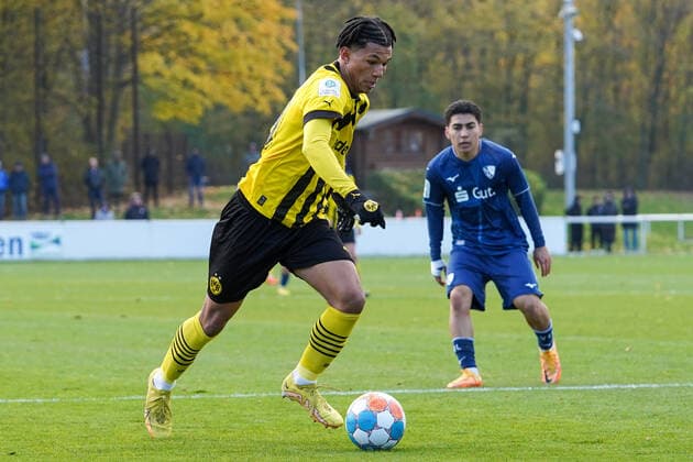 Samstag, 19.11.2022 Saison 2022 2023 10. Spieltag A-Junioren-Bundesliga, U19-Bundesliga im Nachwuchszentrum, Bochum, Germany. VfL Bochum U19 - BV Borussia Dortmund U19. Paris Josua Brunner (Borussia Dortmund U19 19)