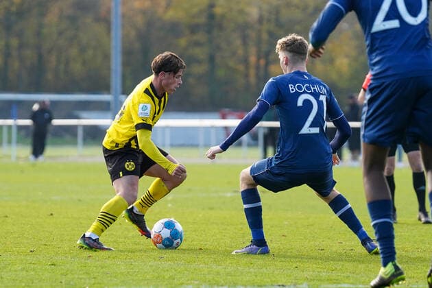 Samstag, 19.11.2022 Saison 2022 2023 10. Spieltag A-Junioren-Bundesliga, U19-Bundesliga im Nachwuchszentrum, Bochum, Germany. VfL Bochum U19 - BV Borussia Dortmund U19. Michel Simon Ludwig (Borussia Dortmund U19 18)