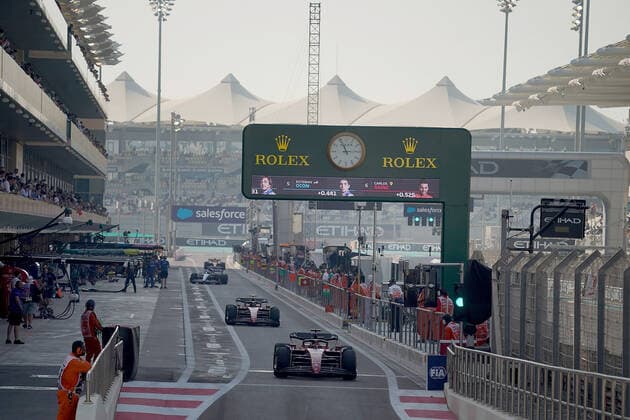 FORMULA 1 ETIHAD AIRWAYS ABU DHABI GRAND PRIX 2022 19.11.2022, Yas Marina Circuit, Abu Dhabi, FORMULA 1 ETIHAD AIRWAYS ABU DHABI GRAND PRIX 2022 , im Bild Charles Leclerc (MCO), Scuderia Ferrari, Carlos Sainz Jr. (ESP), Scuderia Ferrari.