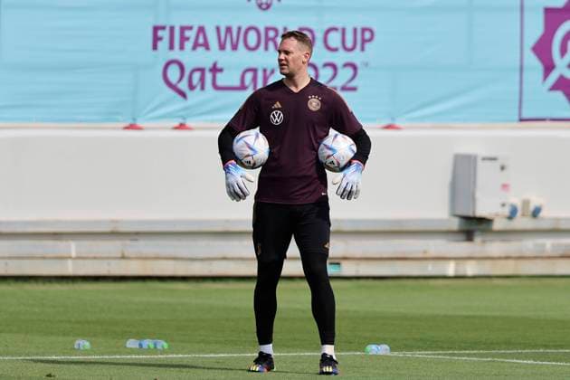 NEUER Manuel Torwart Team Deutschland Erstes Training im AL SHAMAL Sports Club Stadion Doha FIFA World Cup, WM, Weltmeisterschaft, Fussball 2022 Al Shamal Sports Club Stadion Trainingsplatz der Deutschen Fussball Nationalmannschaft bei der Fussball WM 2022 in Katar am 19.11. 2022 Copyright: xLacixPerenyix