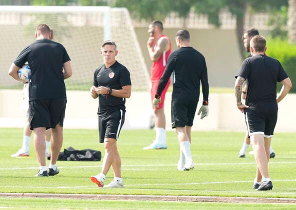 November 19, 2022, DOHA, QATAR: Canada head coach John Herdman, second left, looks up field during practice ahead of the World Cup in Doha, Qatar on Saturday, November 19, 2022. Canada News - November 19, 2022  - ZUMAc35_ 20221119_zaf_c35_039 Copyright: xNathanxDenettex