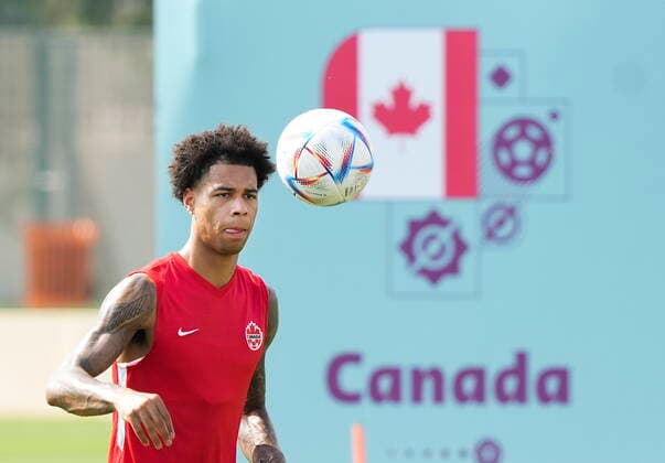 November 19, 2022, DOHA, QATAR: Canada forward Tajon Buchanan eyes the ball during practice ahead of the World Cup in Doha, Qatar on Saturday, November 19, 2022. Canada News - November 19, 2022  - ZUMAc35_ 20221119_zaf_c35_042 Copyright: xNathanxDenettex