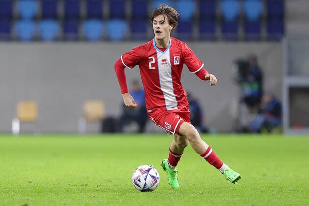 Fabio Lohei (Luxemburg 2) Freisteller, Einzelbild, Aktion, Ganzkörper Fussball, Saison 2022-2023, Freundschaftsspiel, Länderspiel 17.11.2022 Nationalmannschaft Luxemburg - Ungarn (LUX vs HUN) Stade de Luxembourg, Luxemburg