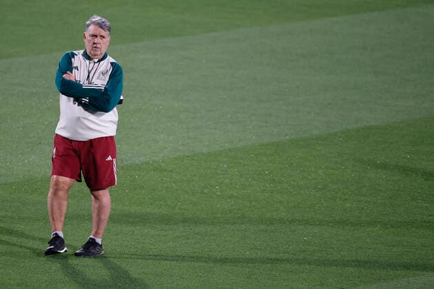 Mexico s head coach Gerardo Tata Martino leads a training session of the team held at Al Khor Stadium in Doha, Qatar, 19 November 2022, on the eve of inauguration soccer match of FIFA World Cup, WM, Weltmeisterschaft, Fussball Qatar 2022 between Qatar and Ecuador. FIFA World Cup Qatar 2022 - Mexicos training session !ACHTUNG: NUR REDAKTIONELLE NUTZUNG!  Copyright: xJosexMendezx EVE021 20221119-f4bc9ebffcf234f63dc255408c4a5c9c58385ded