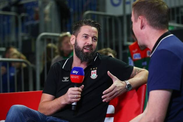 19.11.2022, xtgx, Handball Liqui Moly HBL, SC Magdeburg - THW Kiel emspor v.l. Bennet Wiegert (Magdeburg, Trainer) im Sky Interview Magdeburg