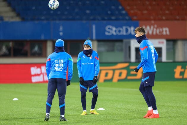 SOCCER - AUT vs ITA, test match VIENNA,AUSTRIA,19.NOV.22 - SOCCER - OEFB international test match, Austria vs Italy, preview, training team ITA. Image shows Simone Pafundi and Giorgio Scalvini (ITA).  GEPAxpictures xArminxRauthner