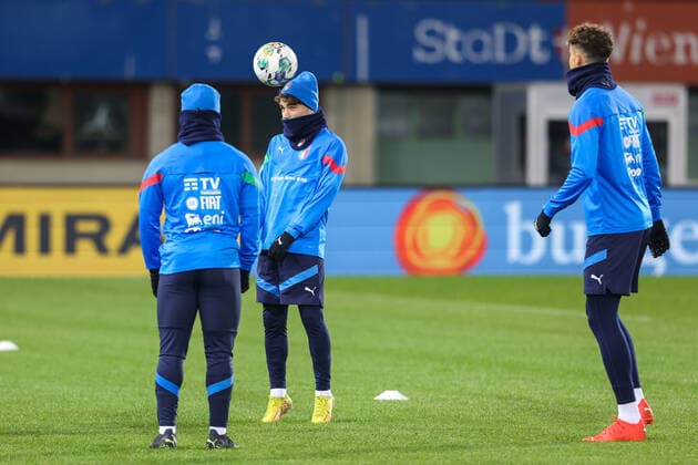 SOCCER - AUT vs ITA, test match VIENNA,AUSTRIA,19.NOV.22 - SOCCER - OEFB international test match, Austria vs Italy, preview, training team ITA. Image shows Simone Pafundi and Giorgio Scalvini (ITA).  GEPAxpictures xArminxRauthner